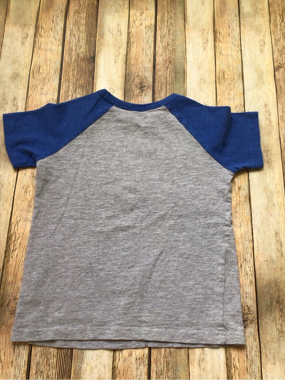 Mini Boden Raglan Star Tee - Picture 2 of 4